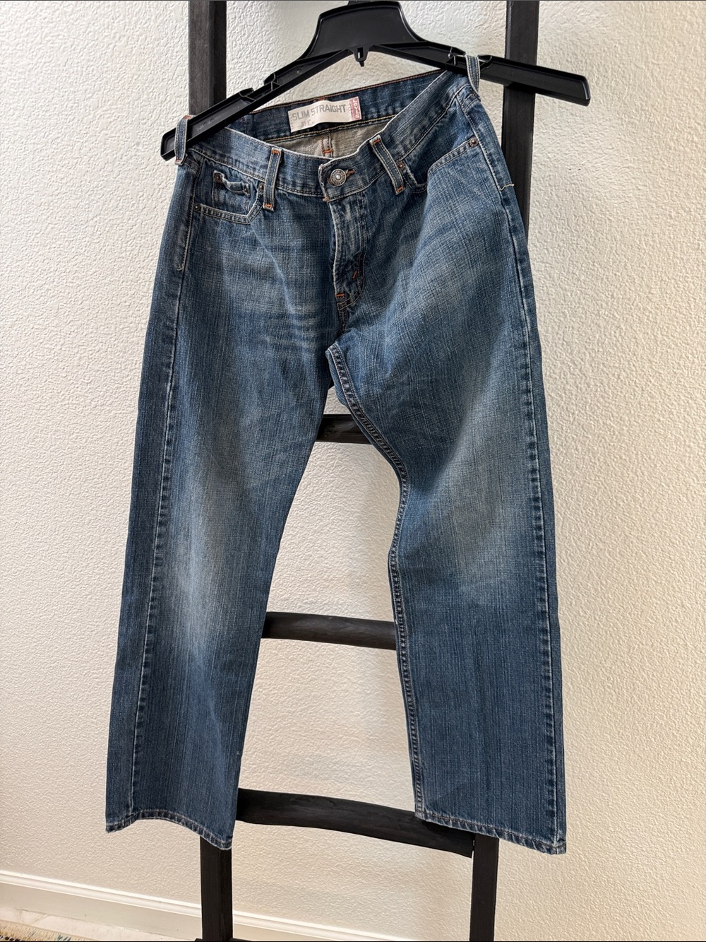 Levi's Slim Straight Jeans in Faded Blue